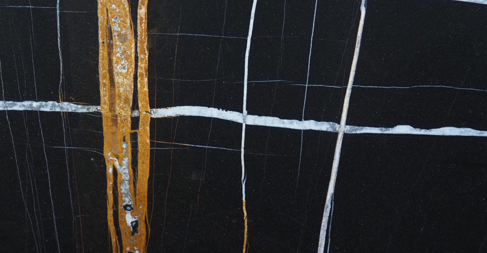 勞倫黑(hēi)金(jīn)